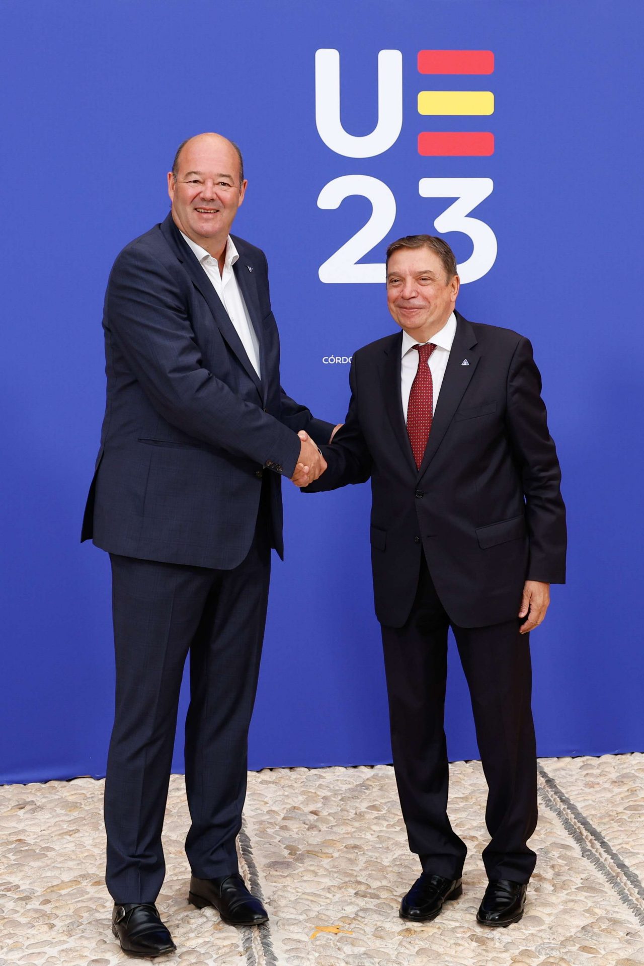 M. Claude Haagen, ministre de l'Agriculture, de la Viticulture et du Développement rural (Luxembourg) et M. Luis Planas, ministre de l'agriculture et de la pêche par intérim (Espagne)